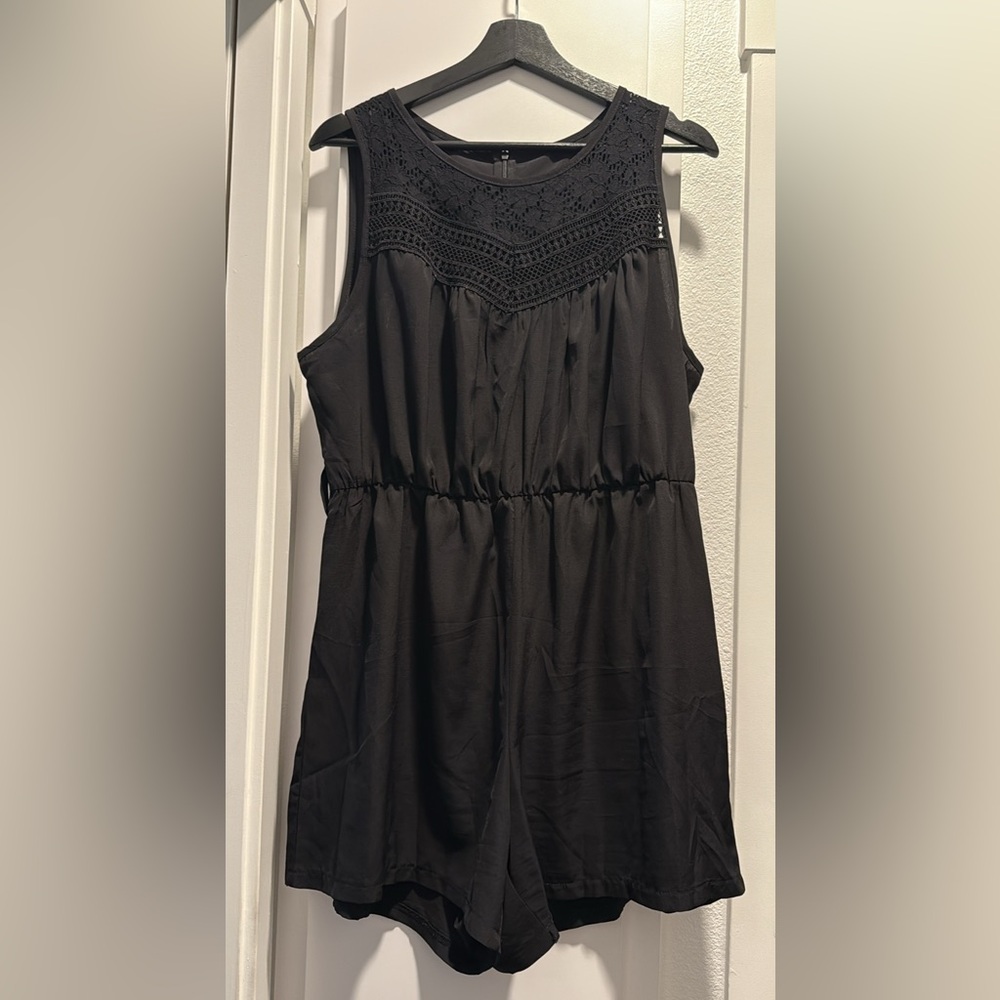 Shein black romper with lace 1XL